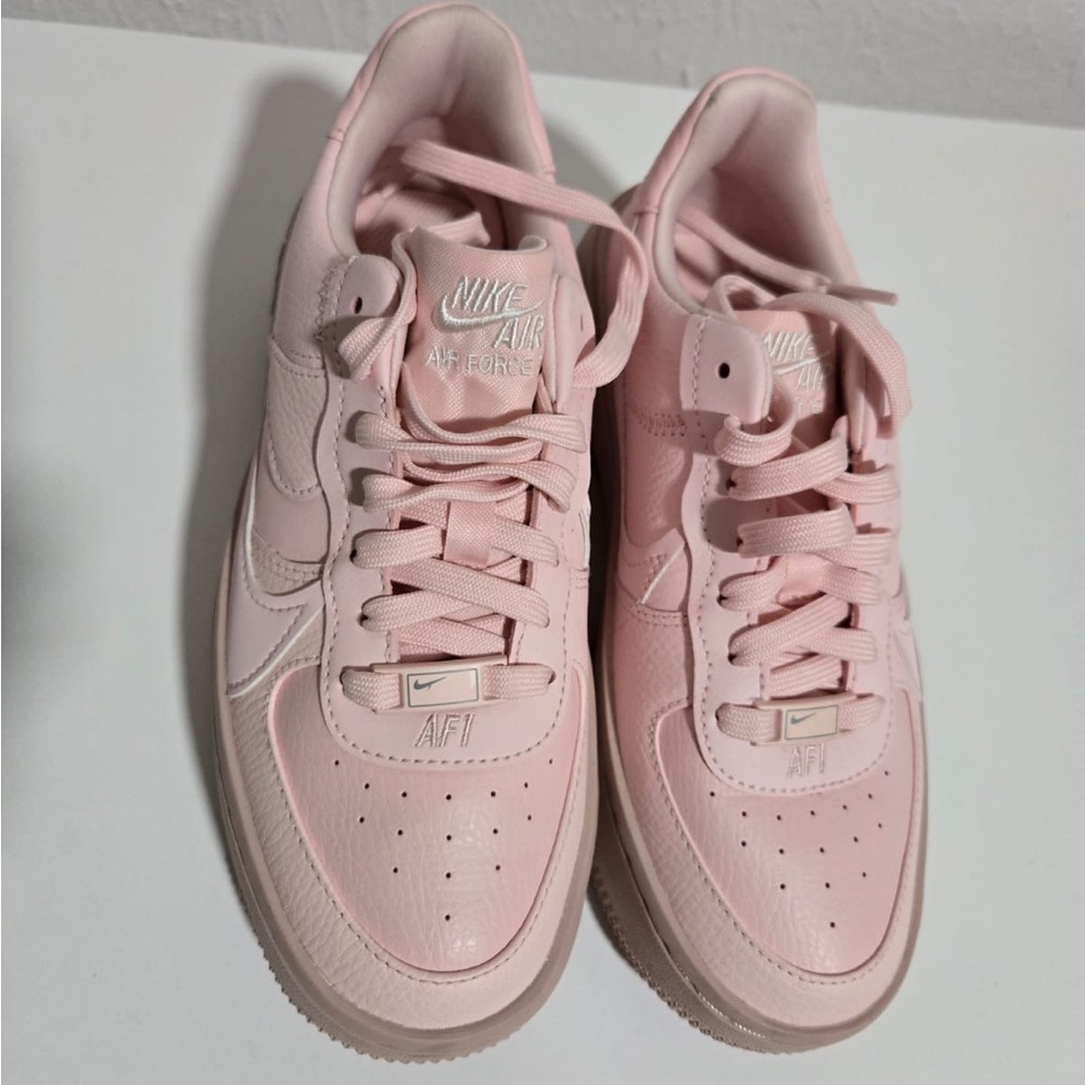 Nike Pink Low-Top Sneakers Classic Design - Picture 2 of 4